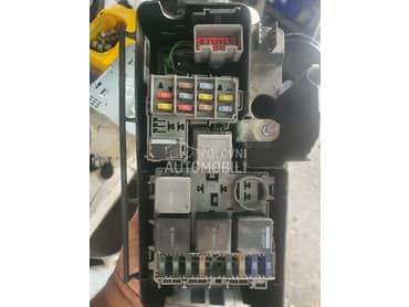 Kutija relea i osiguraća za Volvo XC90 od 2007. do 2014. god.