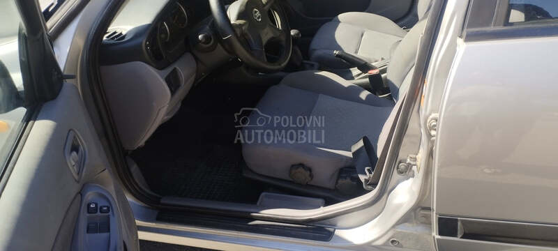 Nissan Almera 