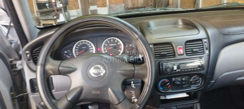 Nissan Almera 