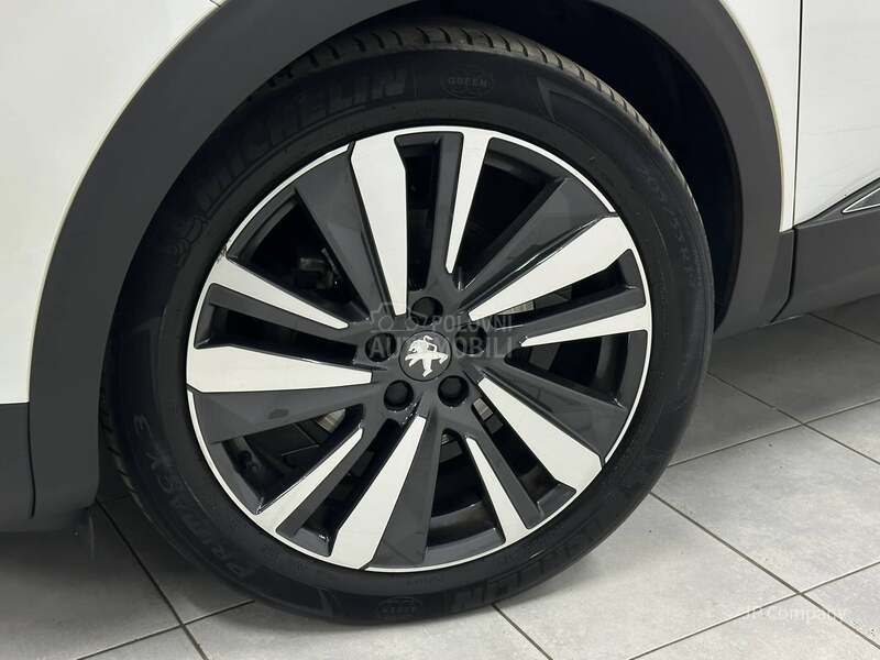 Peugeot 3008 1.2 ALLURE perla