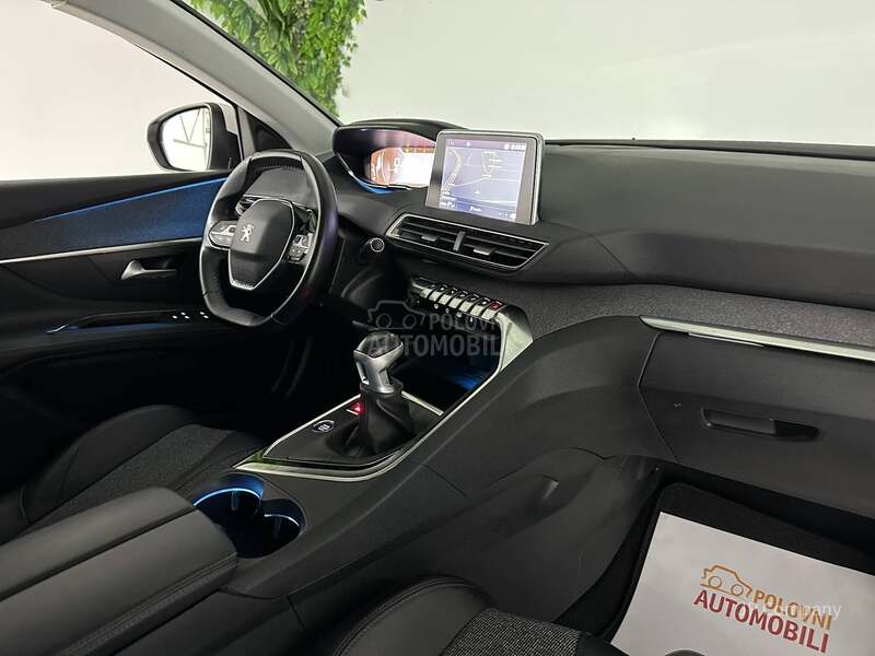Peugeot 3008 1.2 ALLURE perla