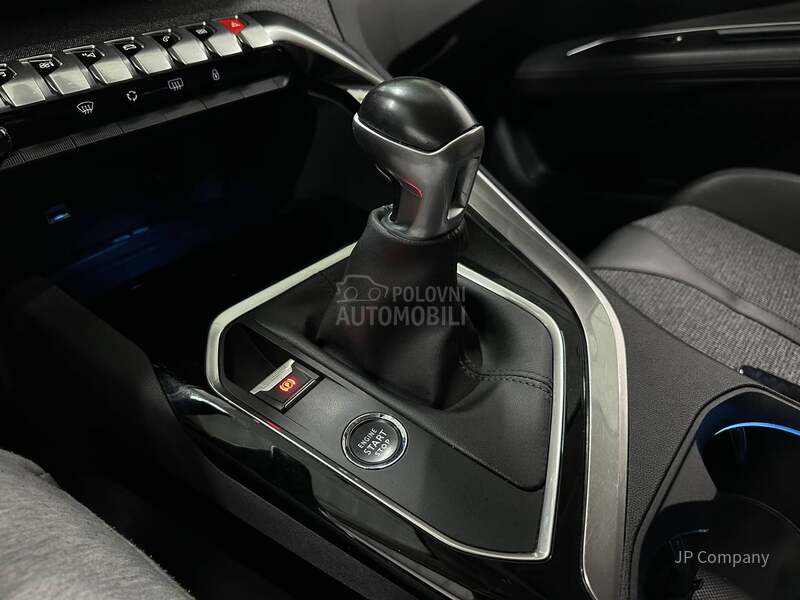 Peugeot 3008 1.2 ALLURE perla