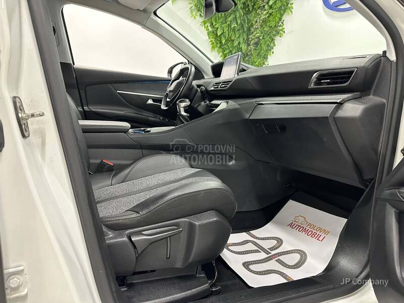 Peugeot 3008 1.2 ALLURE perla