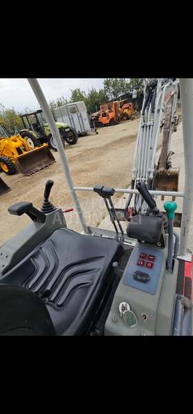 Takeuchi 014