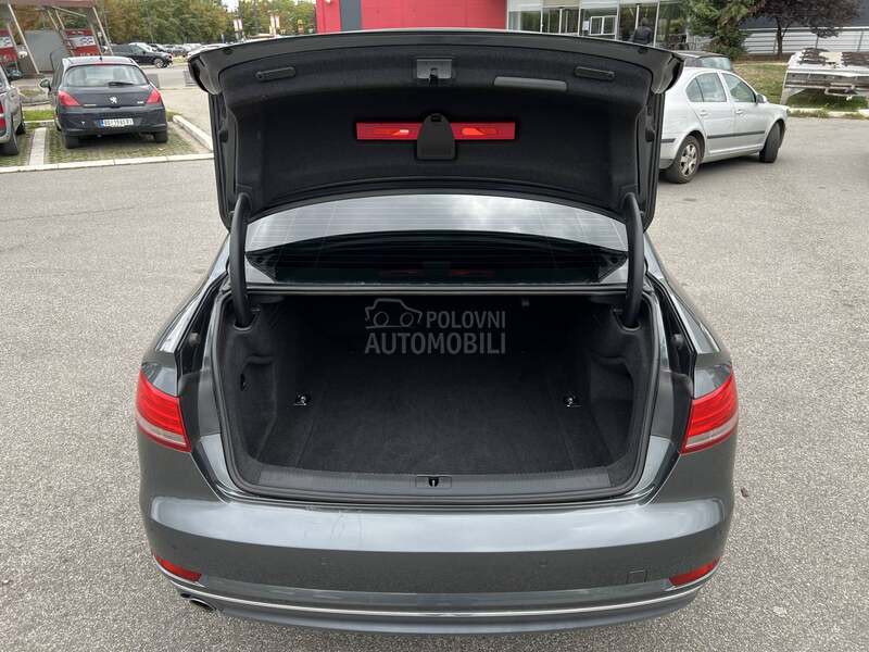 Audi A4 2.0 TDI S line