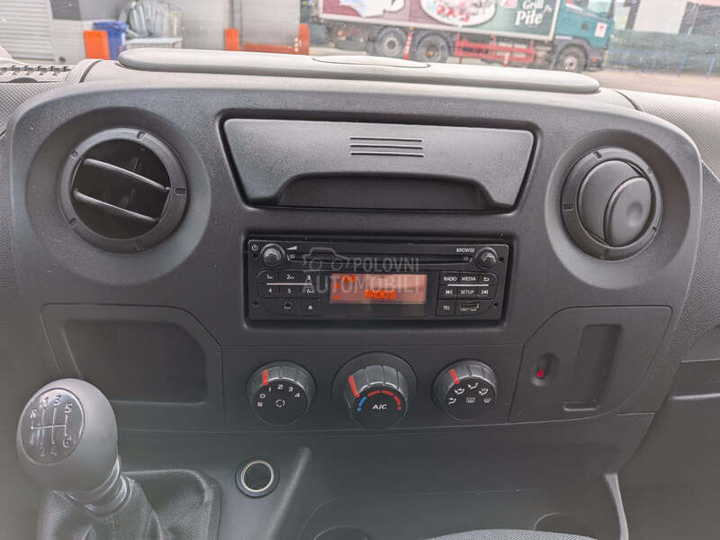 Nissan NV400