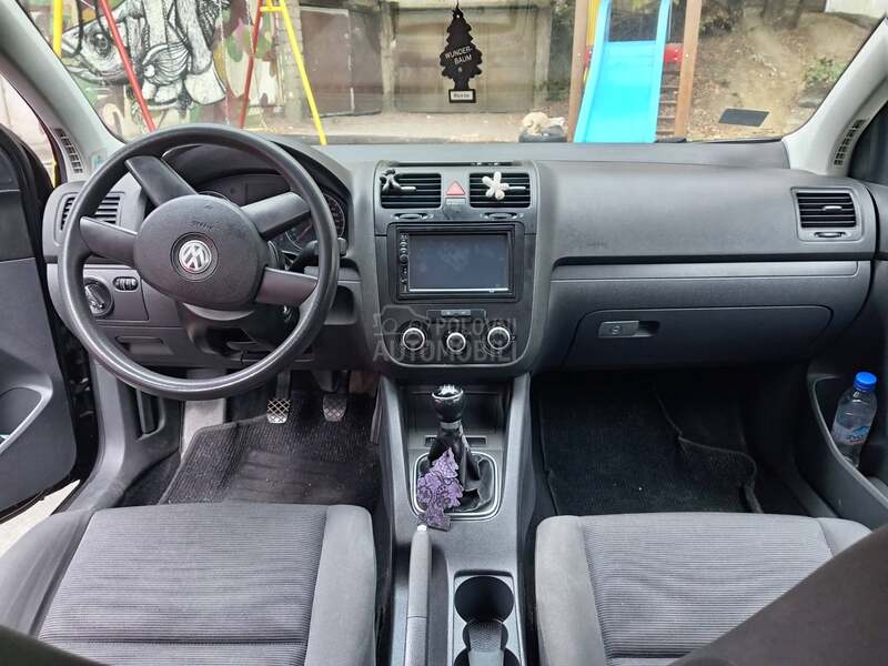Volkswagen Golf 5 1.6 fsi