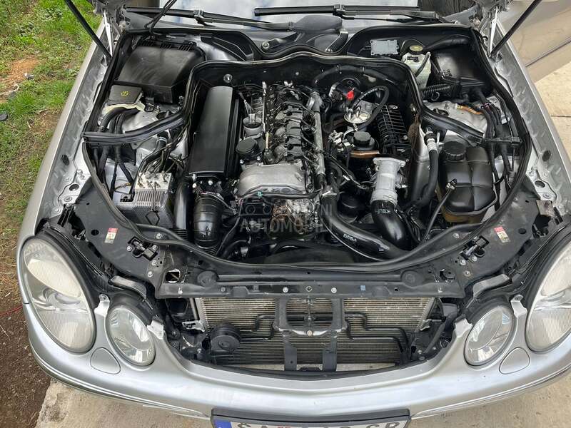 Mercedes Benz E 270 W211