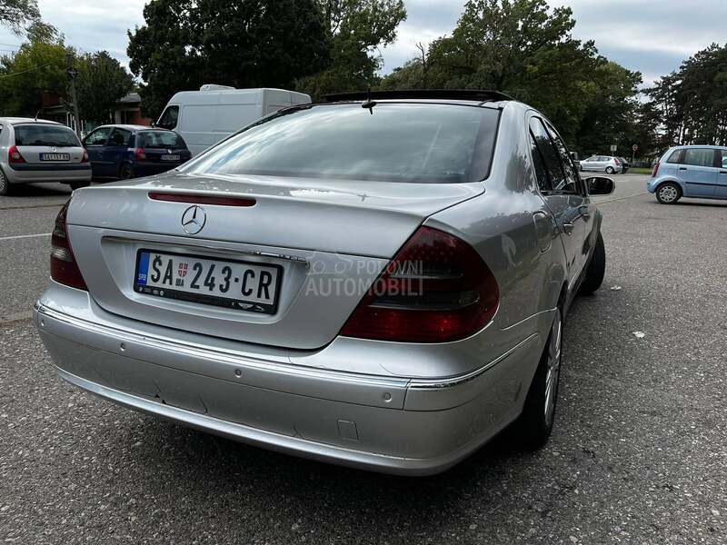 Mercedes Benz E 270 W211