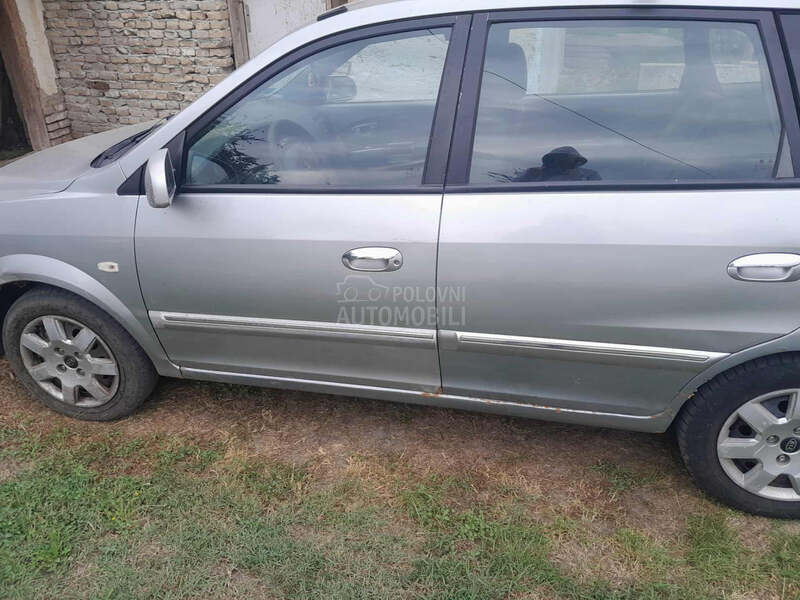 Kia Carens 
