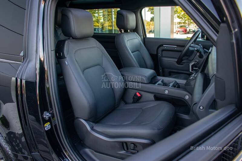 Land Rover Defender 
