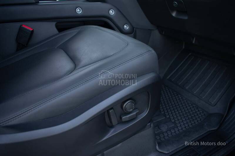 Land Rover Defender 