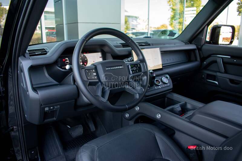 Land Rover Defender 