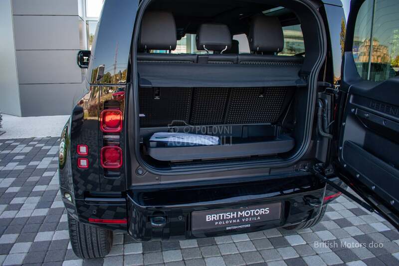 Land Rover Defender 