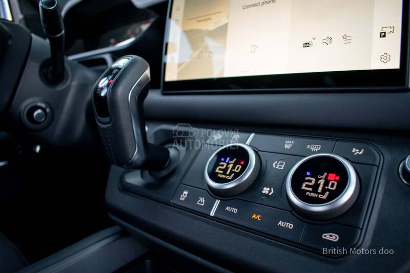 Land Rover Defender 