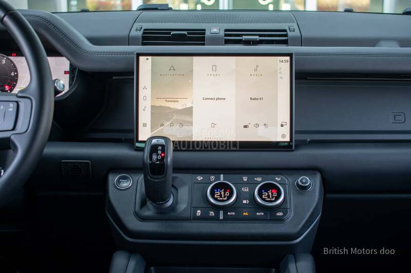 Land Rover Defender 