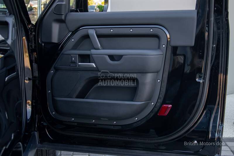 Land Rover Defender 