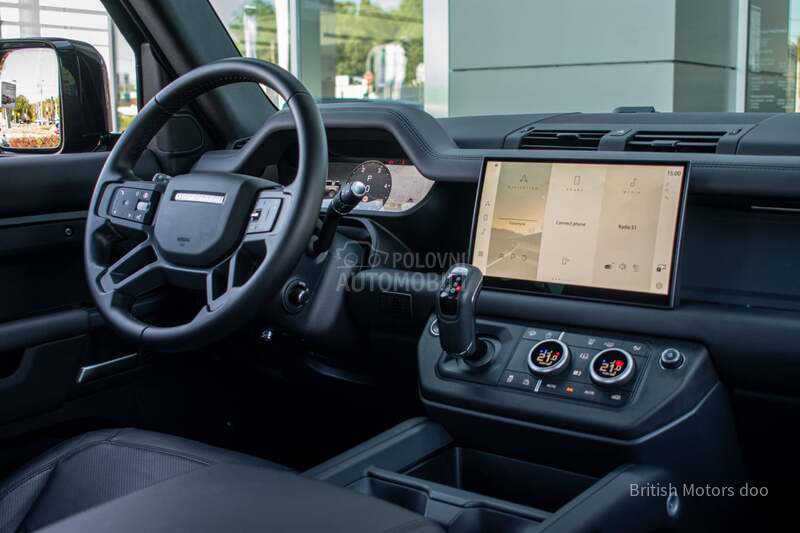 Land Rover Defender 