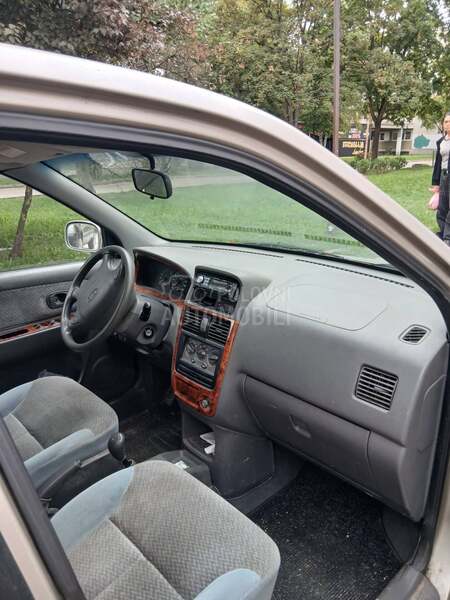 Kia Carens 