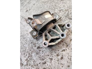 Desni nosac motora za Fiat 500