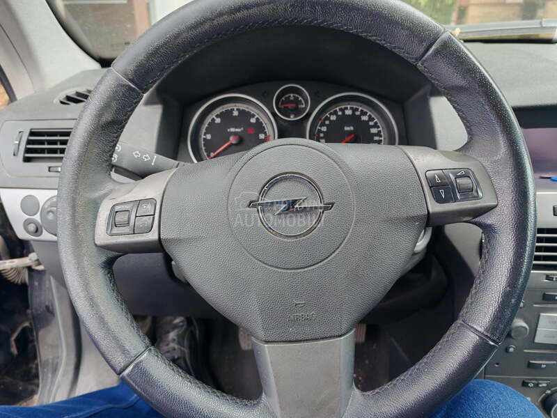 Opel Astra H 1.9 CDTI COSMO