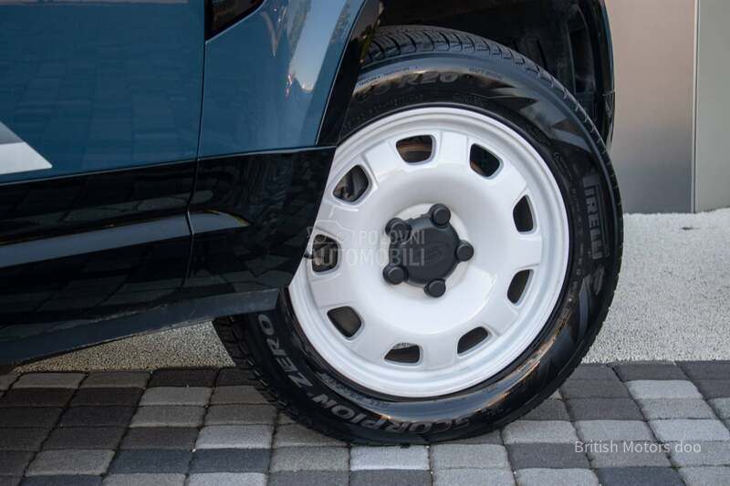 Land Rover Defender SE  D250