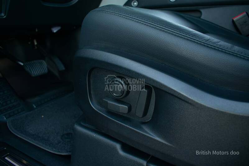 Land Rover Defender SE  D250