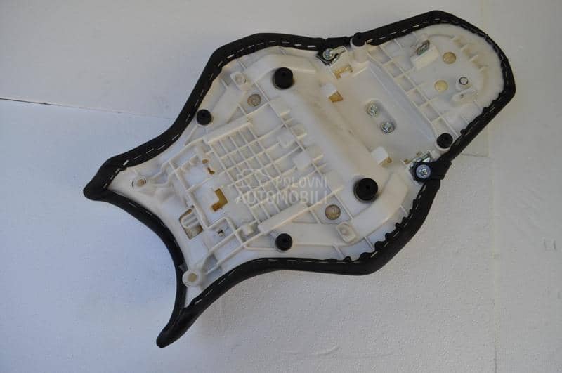 Yamaha MT 10 moto sediste