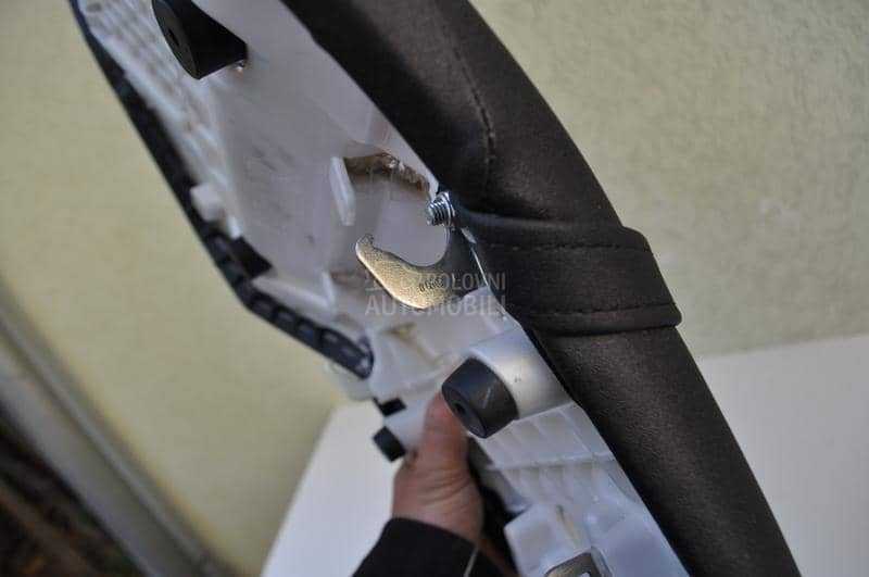 Yamaha MT 10 moto sediste