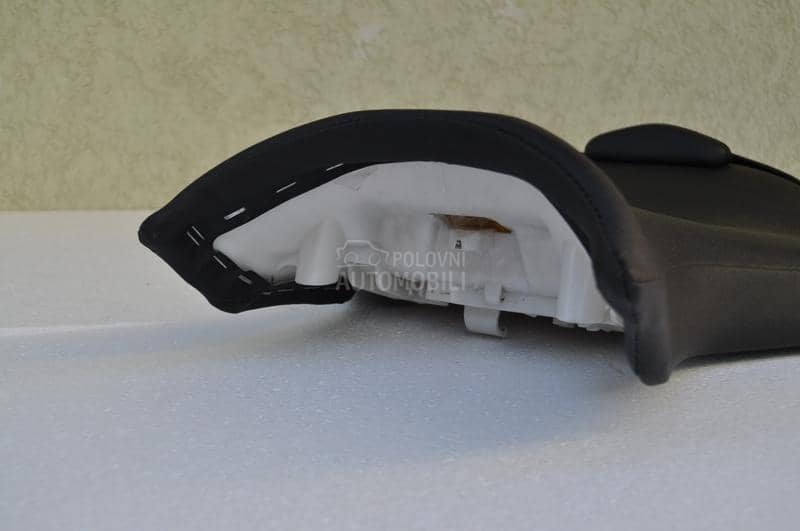 Yamaha MT 10 moto sediste