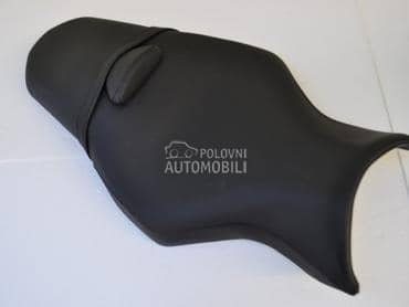 Yamaha MT 10 moto sediste