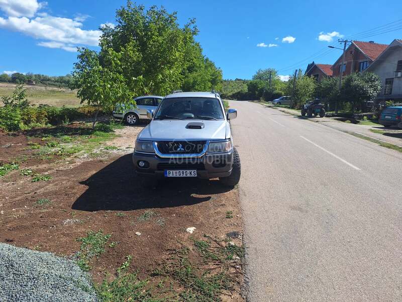 Mitsubishi Pajero Sport 2.5 d