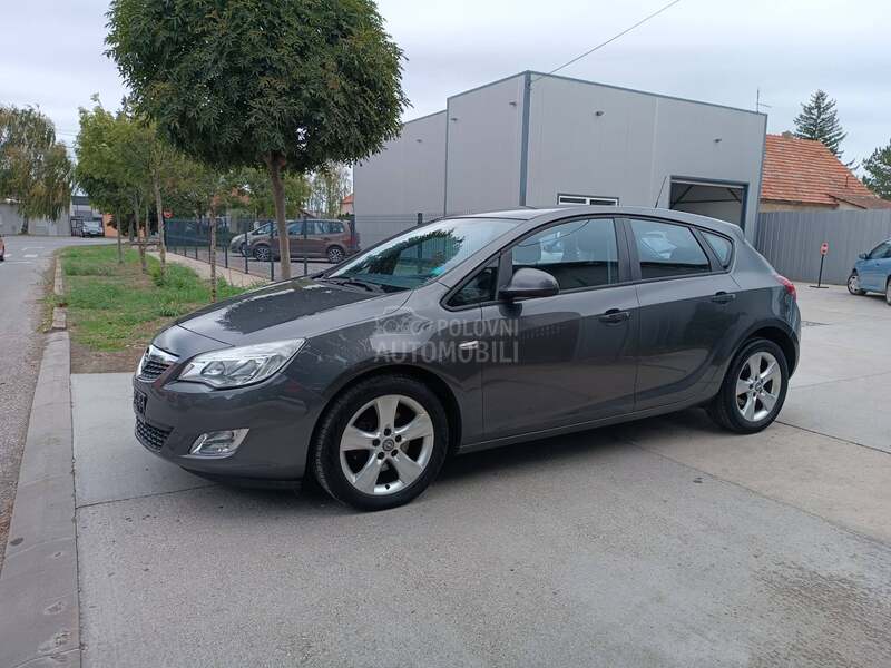 Opel Astra J 1.7 CDTI