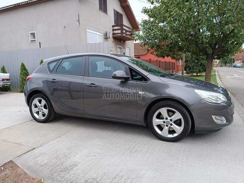 Opel Astra J 1.7 CDTI