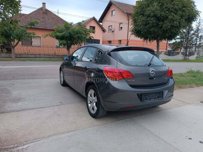 Opel Astra J 1.7 CDTI