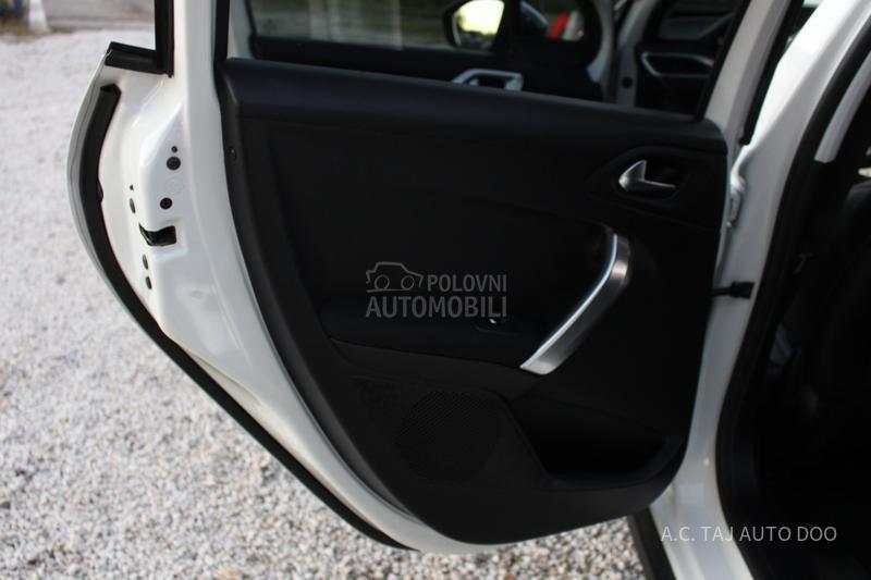 Peugeot 2008 1.2 110 CROSSWAY