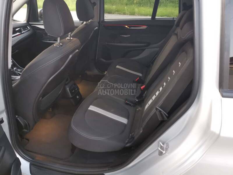 BMW 216 d CH