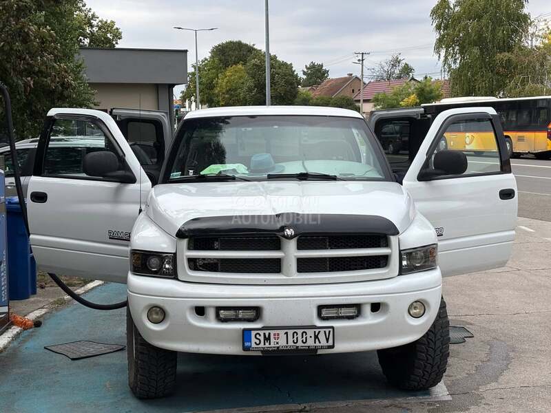 Dodge RAM 2500 sport