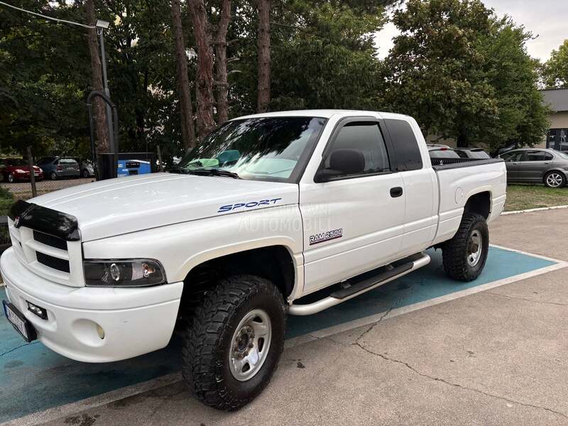Dodge RAM 2500 sport