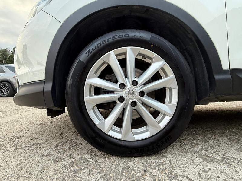 Nissan Qashqai TEKNA/LED/NAV/KAM