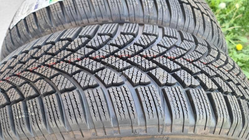 Bridgestone 215/65 R17 Zimska