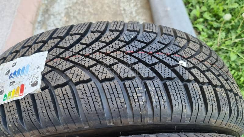 Bridgestone 215/65 R17 Zimska