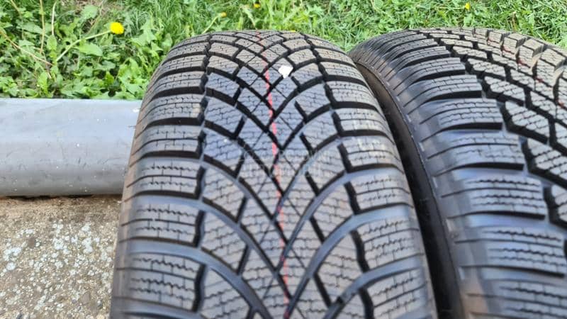 Bridgestone 215/65 R17 Zimska