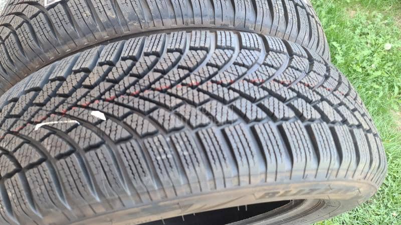 Bridgestone 215/65 R17 Zimska