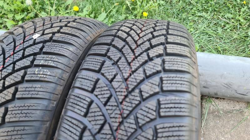 Bridgestone 215/65 R17 Zimska