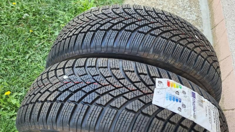 Bridgestone 215/65 R17 Zimska