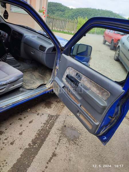 Nissan Navara 2.5