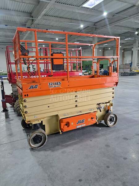 JLG 3246