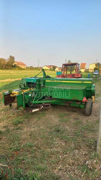 John Deere Presa 456