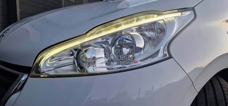 Peugeot 208 1.6 eHdi Feline/F.ul